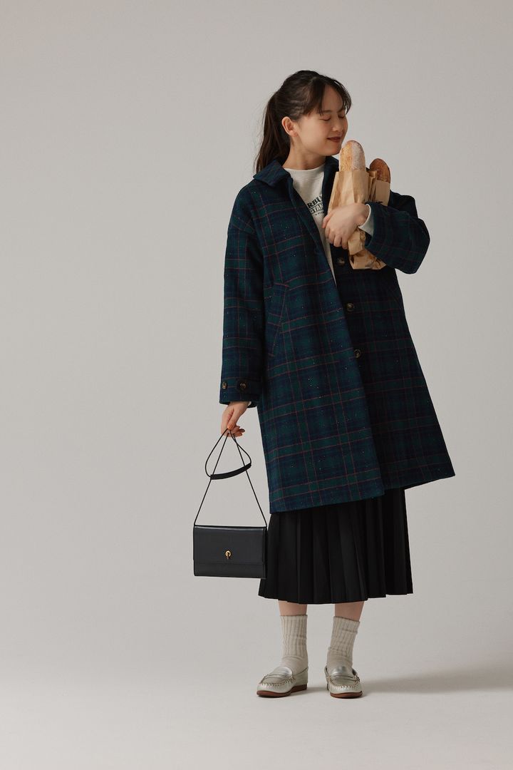 大人のチェック柄コート着こなし。シャイニーなローファーでさりげない抜け感を【FUDGE FRIEND おしゃれさんの毎日コーディネート vol.647｜うさみ】
