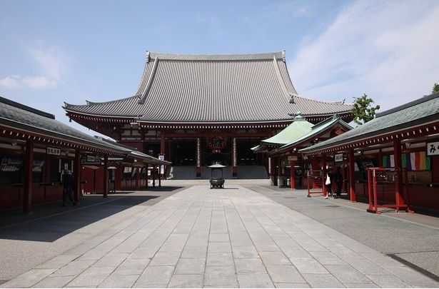 「金龍山 浅草寺」本堂まで続く仲見世商店街で買い物も楽しい 画像提供：金龍山 浅草寺