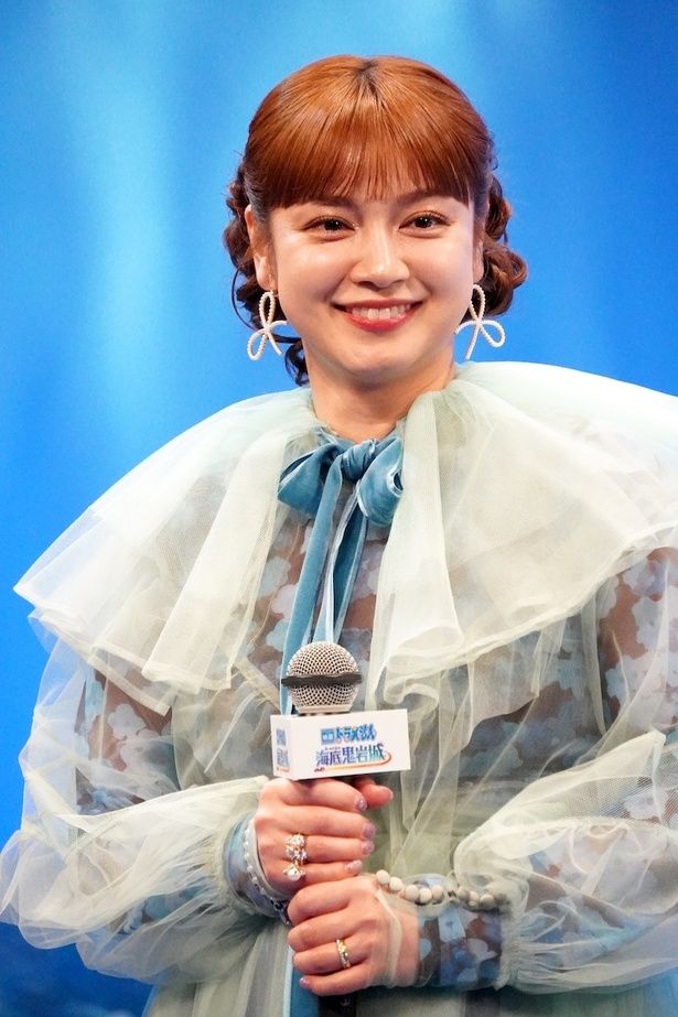 平愛梨、「すごいじゃん！何役？」と夫の反応を披露