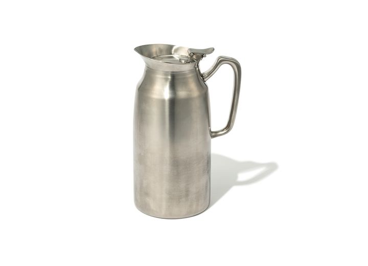 無駄をそぎ落としたシンプルなデザインが潔いステンレス二重ポット。