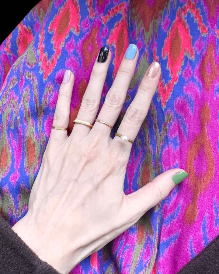 2026年春コスメ・ネイル編◇ ワンカラーネイルで指ごとに色を変えてカラフルに【ささやかですてきなもの 大谷有紀 vol.277】