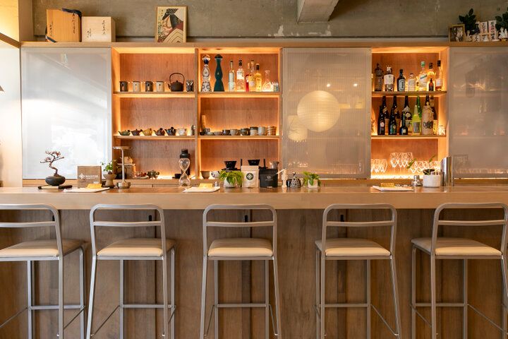 茶釜のあるカウンターで日本茶を味わう休日。横浜元町「no count」