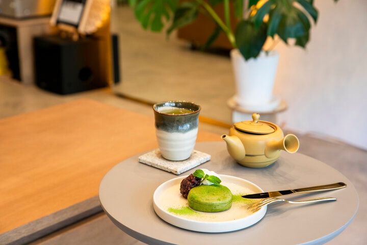 茶釜のあるカウンターで日本茶を味わう休日。横浜元町「no count」