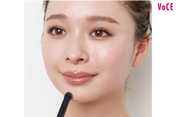 チークなどを塗った後でも目立つ部分のみに薄く