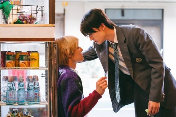 一見なにを考えているかわからない寡黙な美鶴に円は翻弄されてしまう [c]映画「純愛上等！」製作委員会