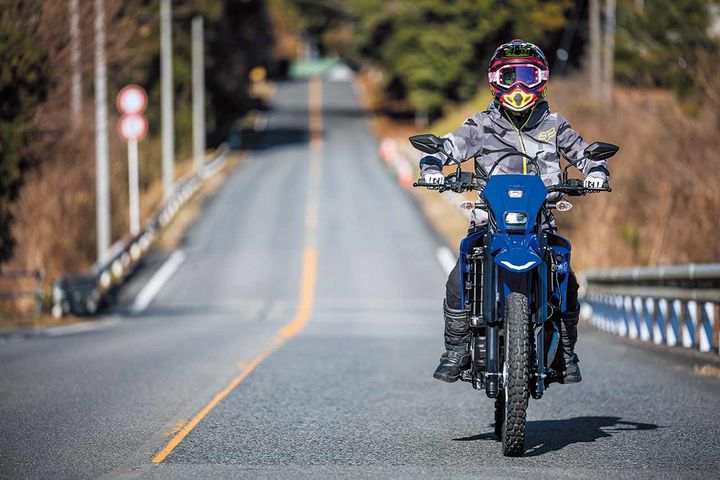 【下道上等！ 125だから楽しめる地元道】交通をリードする125ccエンジン。高速道路こそ乗れないが、下道だからこそみえてくる景色がある。気になった景色、ポイントに気兼ねなく立ち寄ることができる