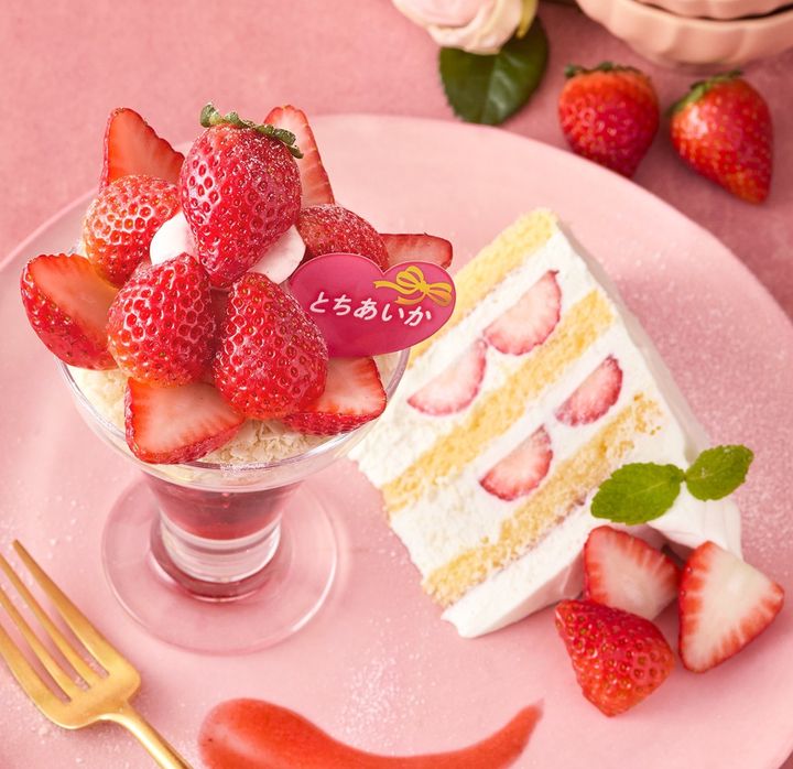 「Afternoon Tea」冬の苺スイーツに新作！ パフェとケーキを一度に楽しめる贅沢プレート登場 width=