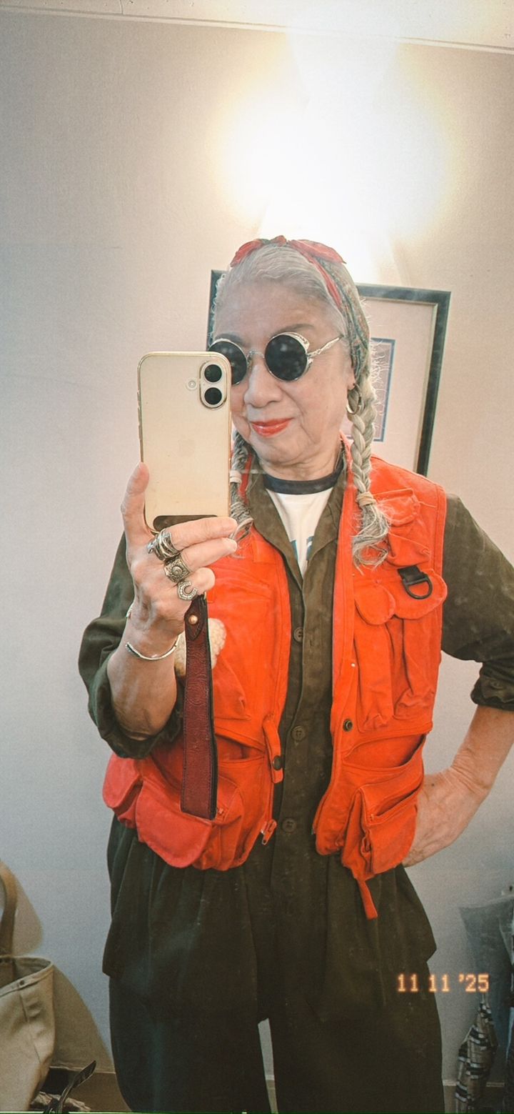 島崎真代さんの春の差し色コーデ