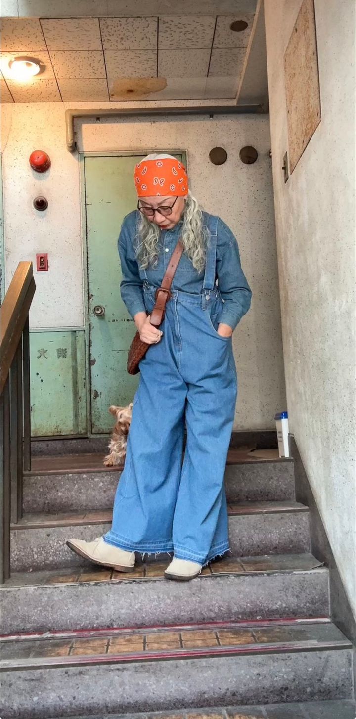 島崎真代さんの春の差し色コーデ