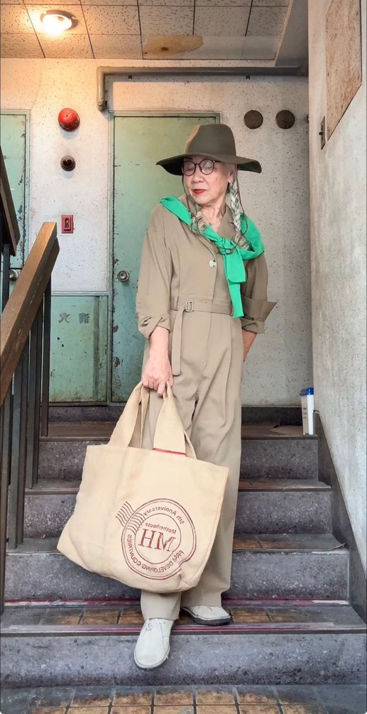 島崎真代さんの春の差し色コーデ