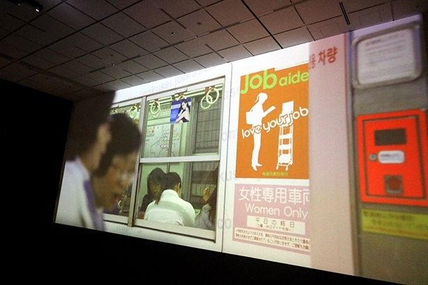 サラ・モリス 映像作品『サクラ』2018年 HD Digital 50：06 ⼤阪中之島美術館 (C)Sarah Morris