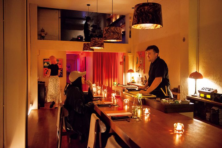 バンコク〈ナッシング・セイクリッド〉店内