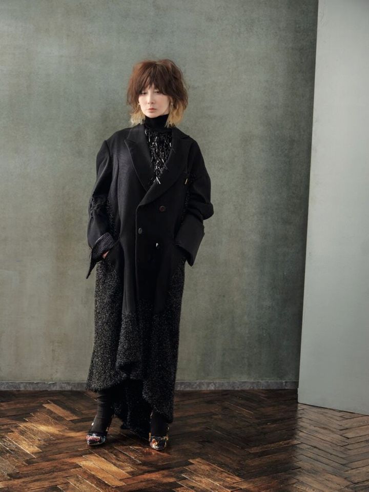 「インナーのフリンジトップスは、ネックの部分など自分なりにアレンジを加えて着こなす予定」（YOUさん）