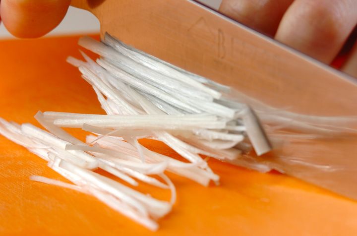 白髪ネギとハムの中華風サラダの作り方1