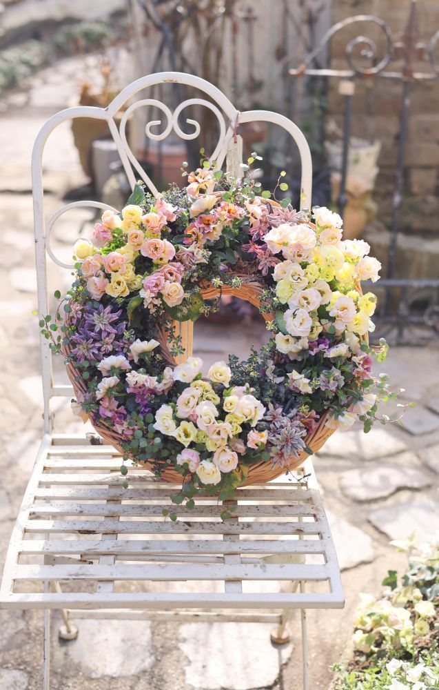 春のリース寄せ植え