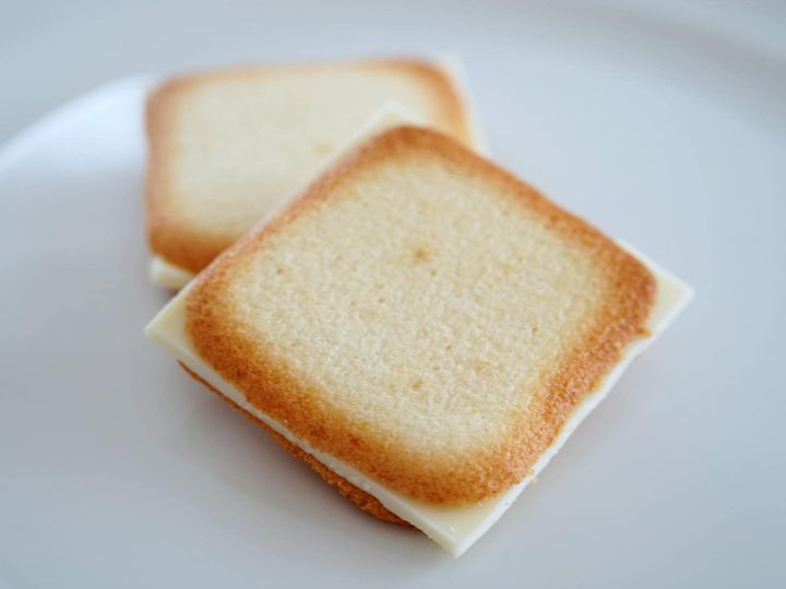 All About ニュース編集部が全国250人を対象に実施した「ご当地スイーツに関するアンケート」の調査結果から、バレンタイン・ホワイトデーに渡したい「北海道のご当地スイーツ」ランキングを発表！ 2位「白い恋人」を抑えた1位は？ ※画像はイメージです