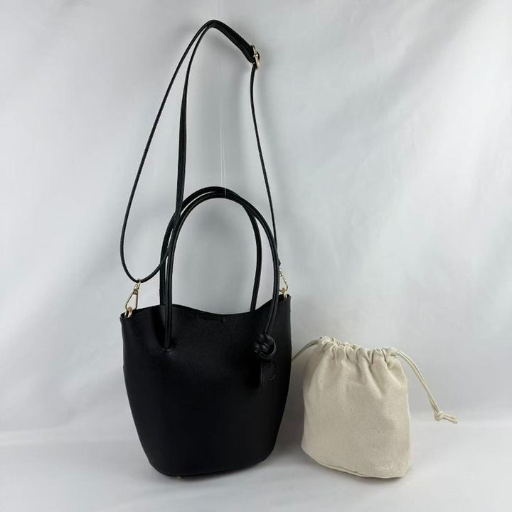 しまむらの変形バケツショルダー（daaco）