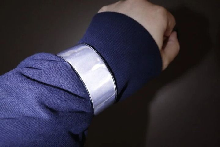 ダイソー 反射ワンタッチバンド 反射 使用例