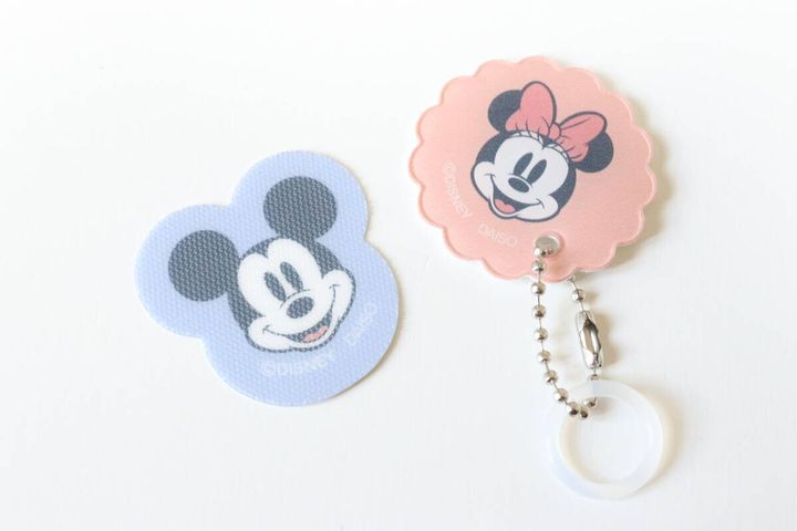 ダイソーの清掃用品キャッチチャーム（ミッキー＆ミニー）のビジュアル