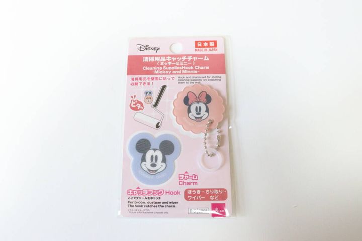 ダイソーの清掃用品キャッチチャーム（ミッキー＆ミニー）のパッケージ