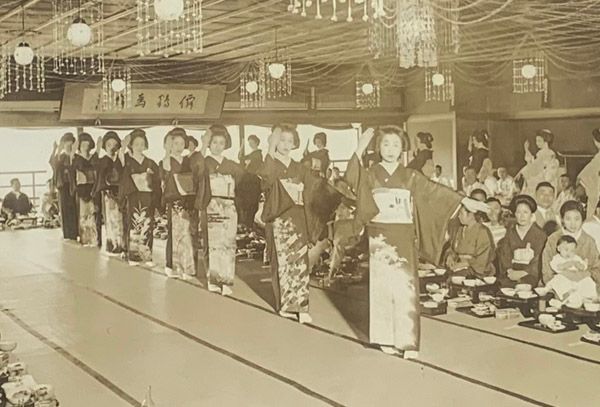 使いやすさと肌触りで100年愛される「おぼろガーゼタオル」昭和復刻版パッケージ発売