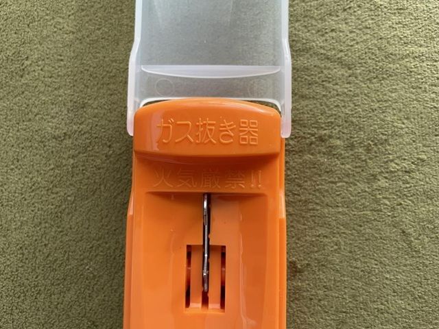 ダイソー ガス抜き（下置きタイプ）軽い力でガスが抜ける