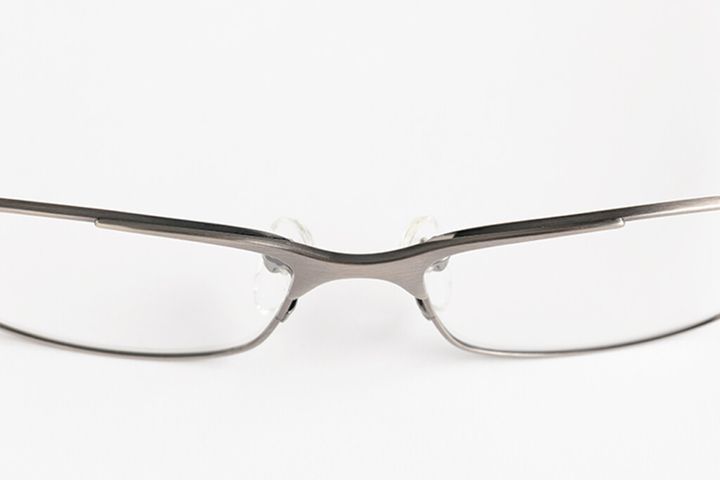 ヘルメットが痛くない！カニヤの新作「バイカーズ Wツインチタニウム」でメガネライダーの悩みを解消