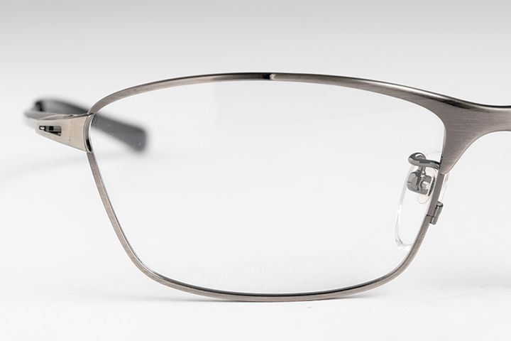 ヘルメットが痛くない！カニヤの新作「バイカーズ Wツインチタニウム」でメガネライダーの悩みを解消