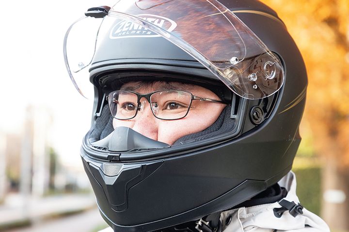 ヘルメットが痛くない！カニヤの新作「バイカーズ Wツインチタニウム」でメガネライダーの悩みを解消