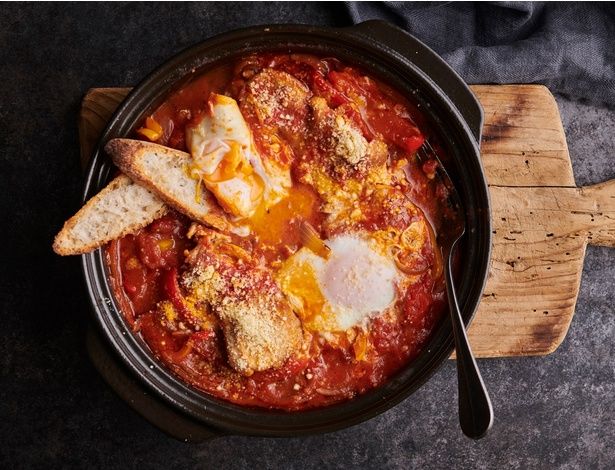 鶏肉と卵のカチャトーラシャクシューカスタイル (C)ペペとシェフ夫／KADOKAWA