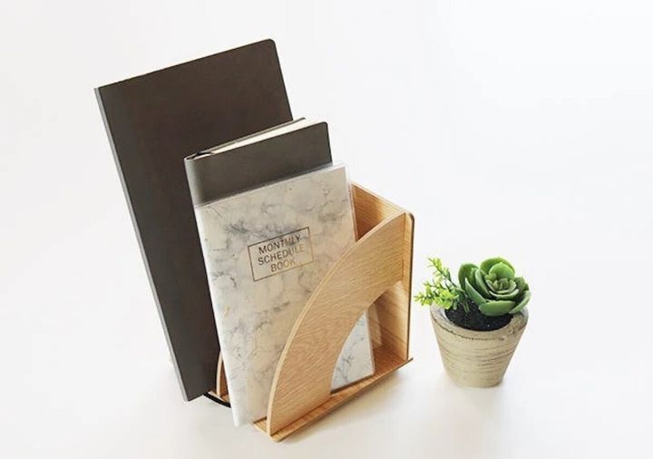 ダイソー 組立式マガジンラック 完成例