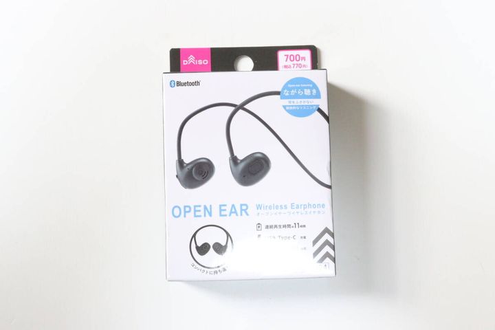 ダイソーのオープンワイヤレスイヤホン（OpenBT001、ブラック）のパッケージ