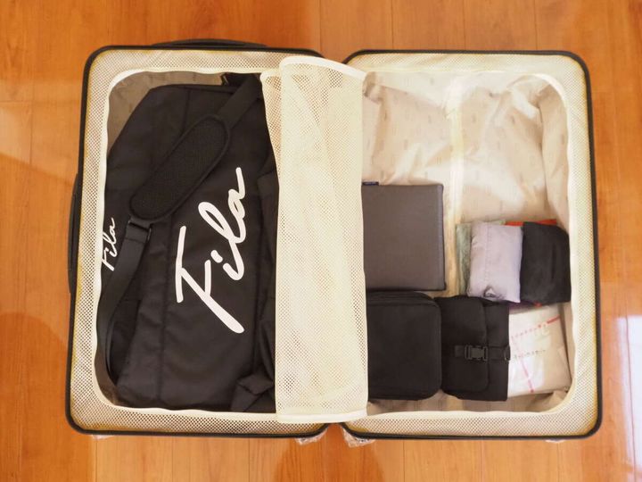 「旅行グッズ」はキャリーケースに