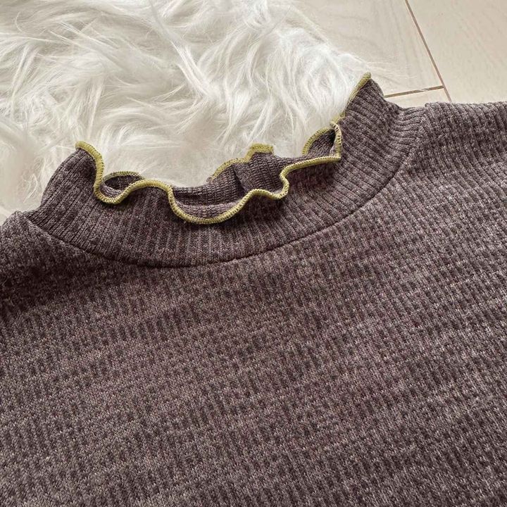 画像: 袖口と首元のメローがさりげなくかわいい