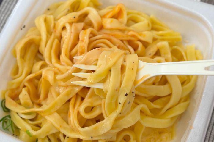 ピリ辛クリーミーなソースがたまらん！【ファミマ】のコラボ麺を実食