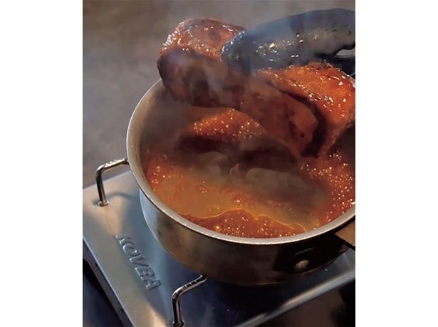 キャラメリゼすることで表面がカリカリに (C)mokka／KADOKAWA