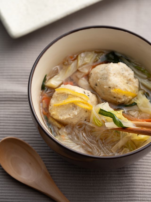 成城石井自家製 おから鶏団子とキャベツの春雨スープ（鶏団子と春雨スープ）