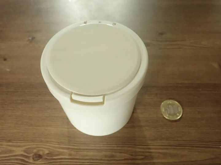 DAISO(ダイソー)：ワンタッチ綿棒ケース(ホワイト)