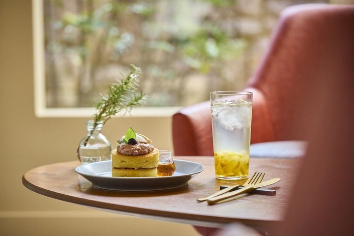 「米粉パンケーキ 甘酒ホイップと発酵あんこ添え」2枚1450円、（1枚920円）