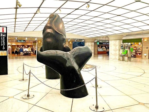 「なんばウォーク」巨大なクジラのモニュメントが目を引く 画像提供：大阪地下街株式会社