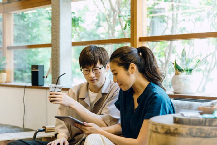 甘え下手女子必見！彼氏に甘える最強フレーズとは