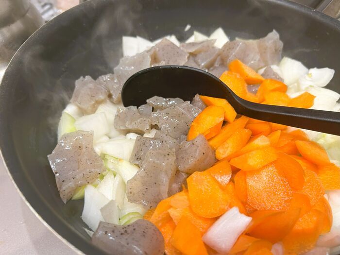 魅惑のプルプル感♡JA全農紹介のこんにゃく×カレーって？シチューもあり？！肉好き家族が味を確かめてみた！