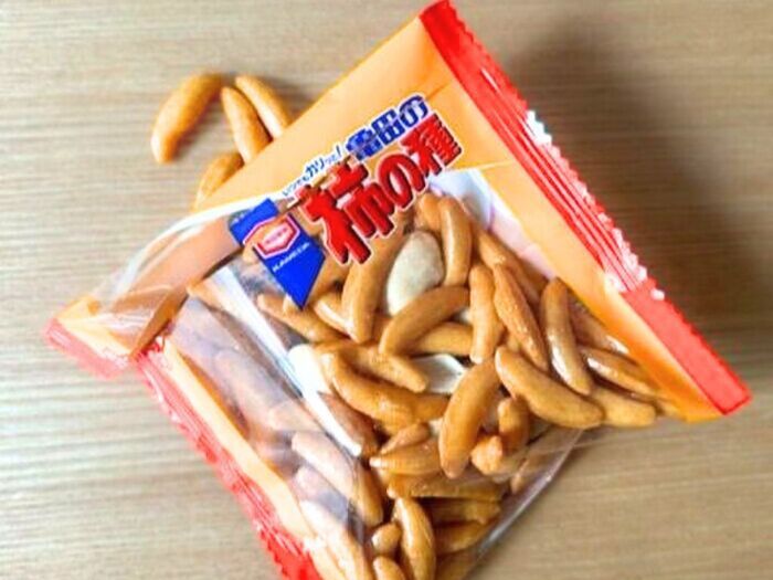 『柿の種』ここから開けるの！？公式もおすすめの方法試してみたら…めっちゃイイ♡