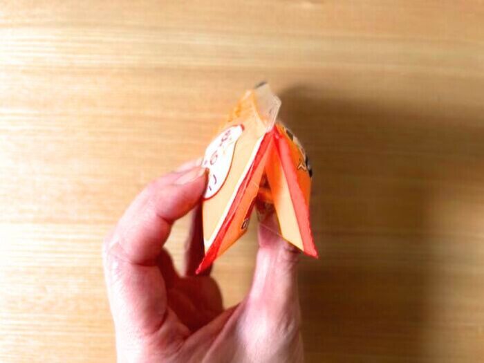 『柿の種』ここから開けるの！？公式もおすすめの方法試してみたら…めっちゃイイ♡