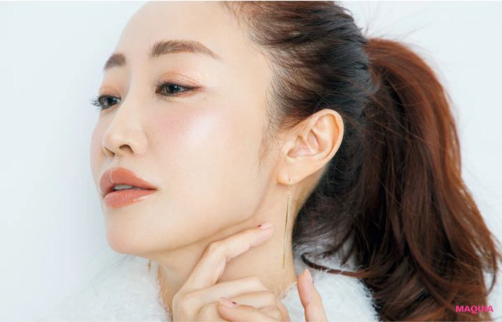 美容家 神崎恵さんのくすみ肌におすすめのコスメ まとめ髪のハリ肌マジック