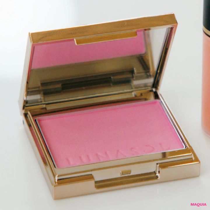 美容家 神崎恵さんのくすみ肌におすすめのコスメ ルナソル カラーリングブリーズ 03 