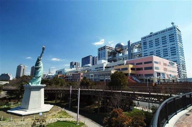 「アクアシティお台場」ゆりかもめ台場駅からは徒歩1分と近い 画像提供：アクアシティお台場