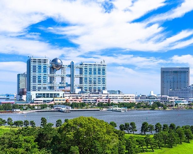 ダイバーシティ東京 プラザ 〜 アクアシティお台場 〜 自由の女神像 〜 日本科学未来館のドームシアター 〜 デックス東京ビーチ 〜 お台場海浜公園 〜 フジテレビ 球体展望室 「はちたま」の定番７スポットを紹介！