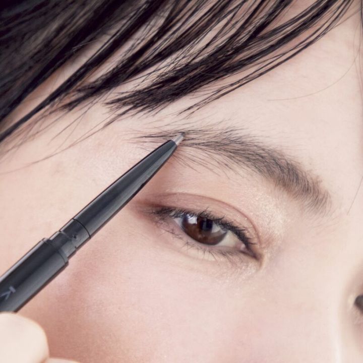 POINT1．【アイブロウ】眉毛は足りない部分だけを足す