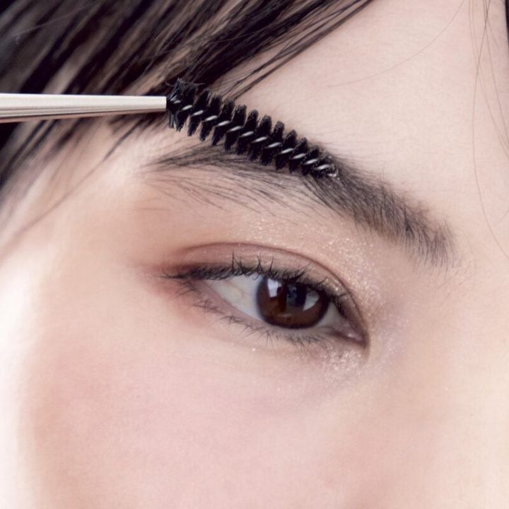 POINT2．【アイブロウ】毛流れこそが美眉の要